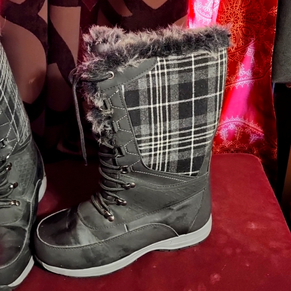 Snow boots